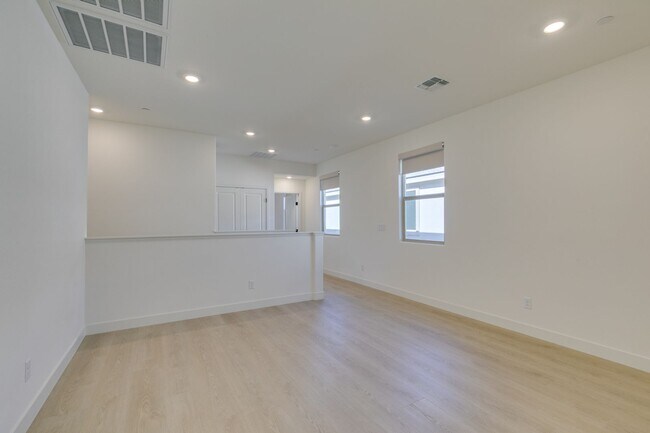 Building Photo - Brand New 4 Bedroom + Den/Office in Summerlin