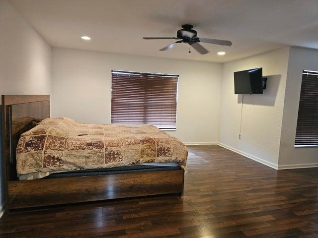 Building Photo - 7533 Topiary Ave