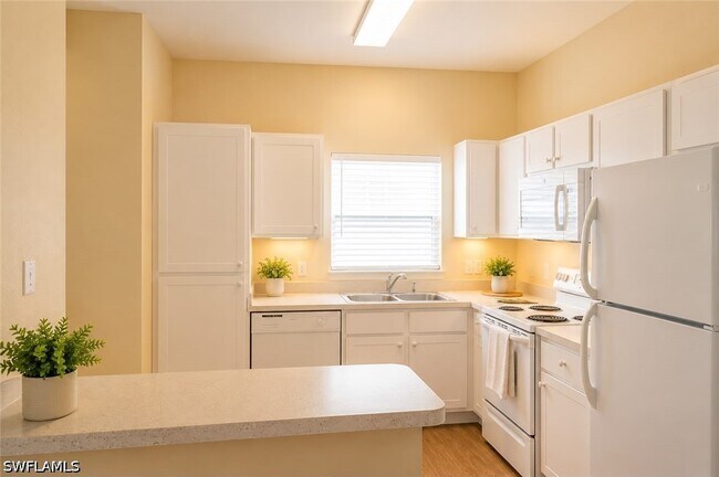 Building Photo - 10710 San Tropez Cir