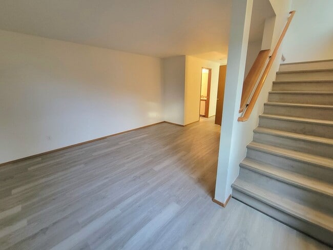 Building Photo - 2804 Pine Rd NE