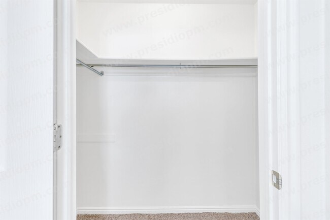 Building Photo - 975 S 250 W St