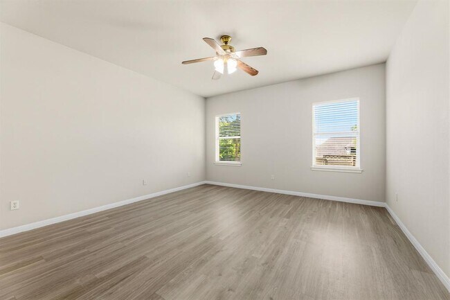Building Photo - 1216 Willowbrook Dr