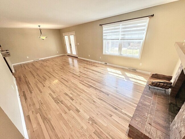 Building Photo - 13982 E Arizona Ave