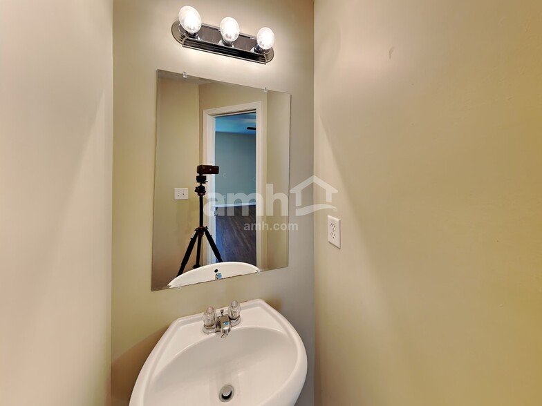 Building Photo - 14716 Castletown House Dr