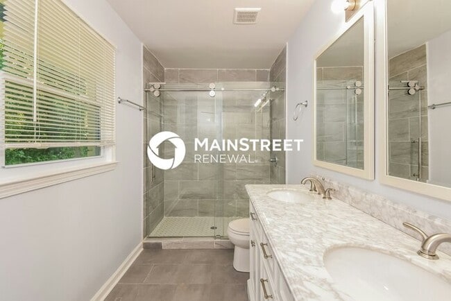Building Photo - 4 Bedroom Pet-Friendly Home in Mableton, GA with Main Street Renewal