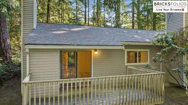 Building Photo - Live Steps from Microsoft | Stylish 2BR Condo with Fireplace & Parking