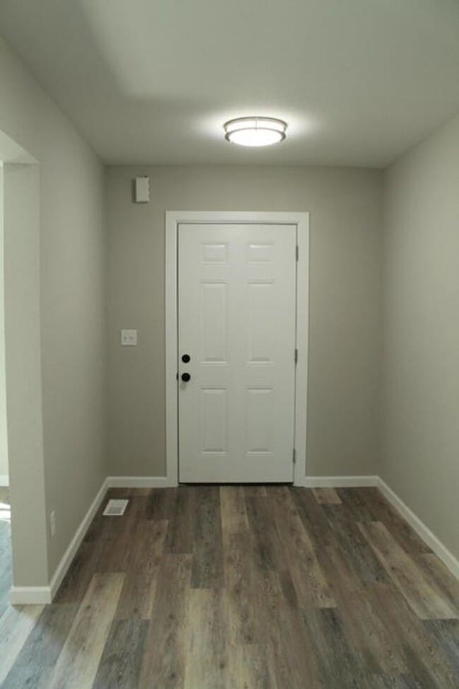 Building Photo - Modern Charm Meets Prime Location!