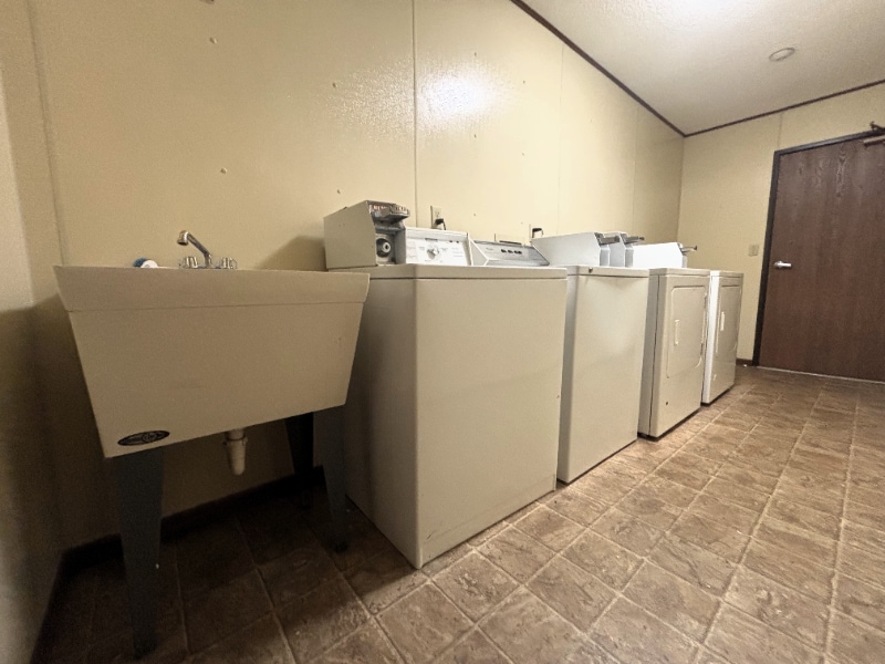 Building Photo - 411 5th Ave S