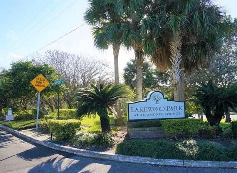 Building Photo - 375 Lake Ontario Ct