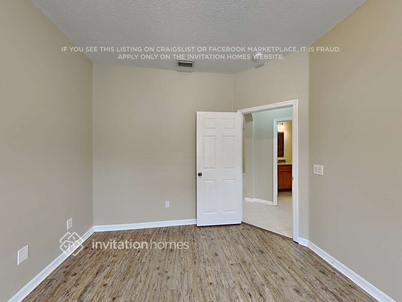 Building Photo - 1888 Sun Gazer Dr