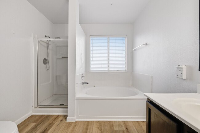 Building Photo - ***MOVE IN SPECIAL ONE WEEK FREE***Sophisticated Living Near Bamberger Nature Trails