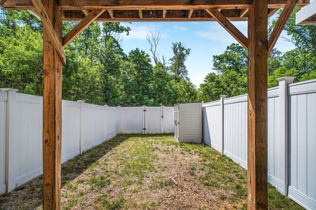 Building Photo - 535 View Point Way