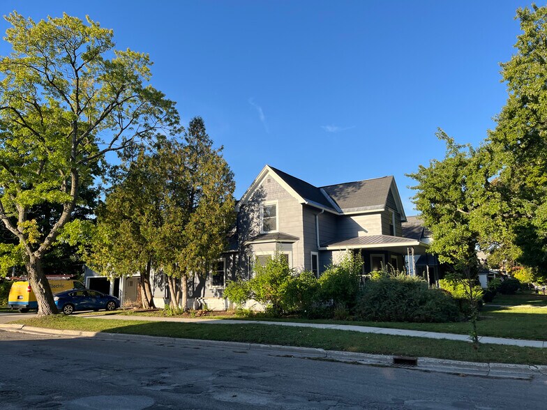 Primary Photo - 403 W Eleventh St