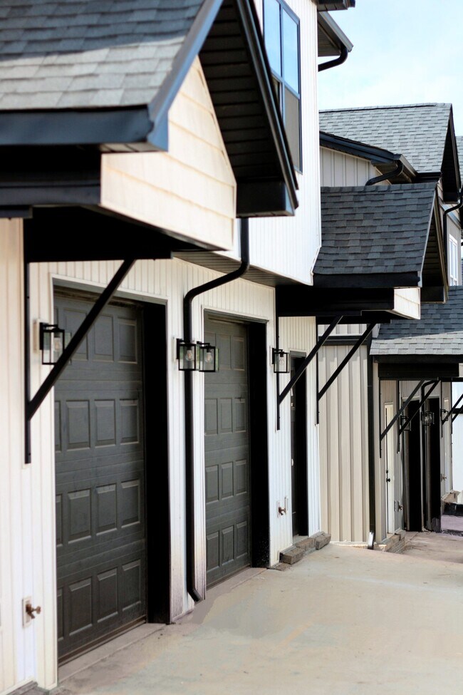 Building Photo - 129 Independence Ln