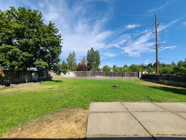 Building Photo - $2,400.00 - 4 Bed / 2 Bath Home in Upper South Hill with Large Backyard