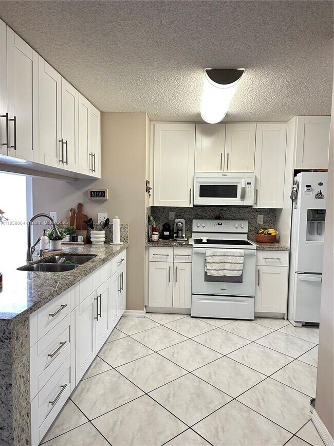 Building Photo - 15318 SW 41st Terrace