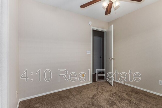 Building Photo - 2085 W Harbour Dr
