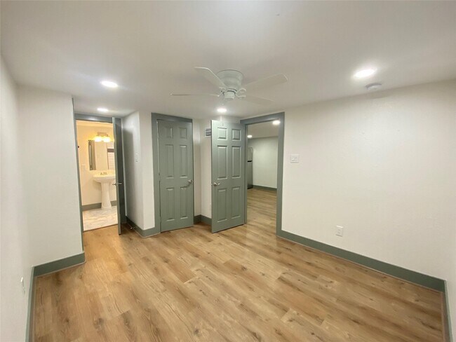 Building Photo - 2305 55th St