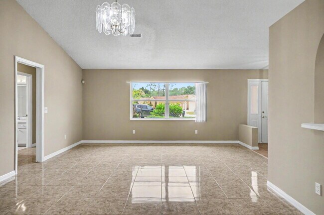 Building Photo - Charming Rental on Quiet Cul-de-Sac!