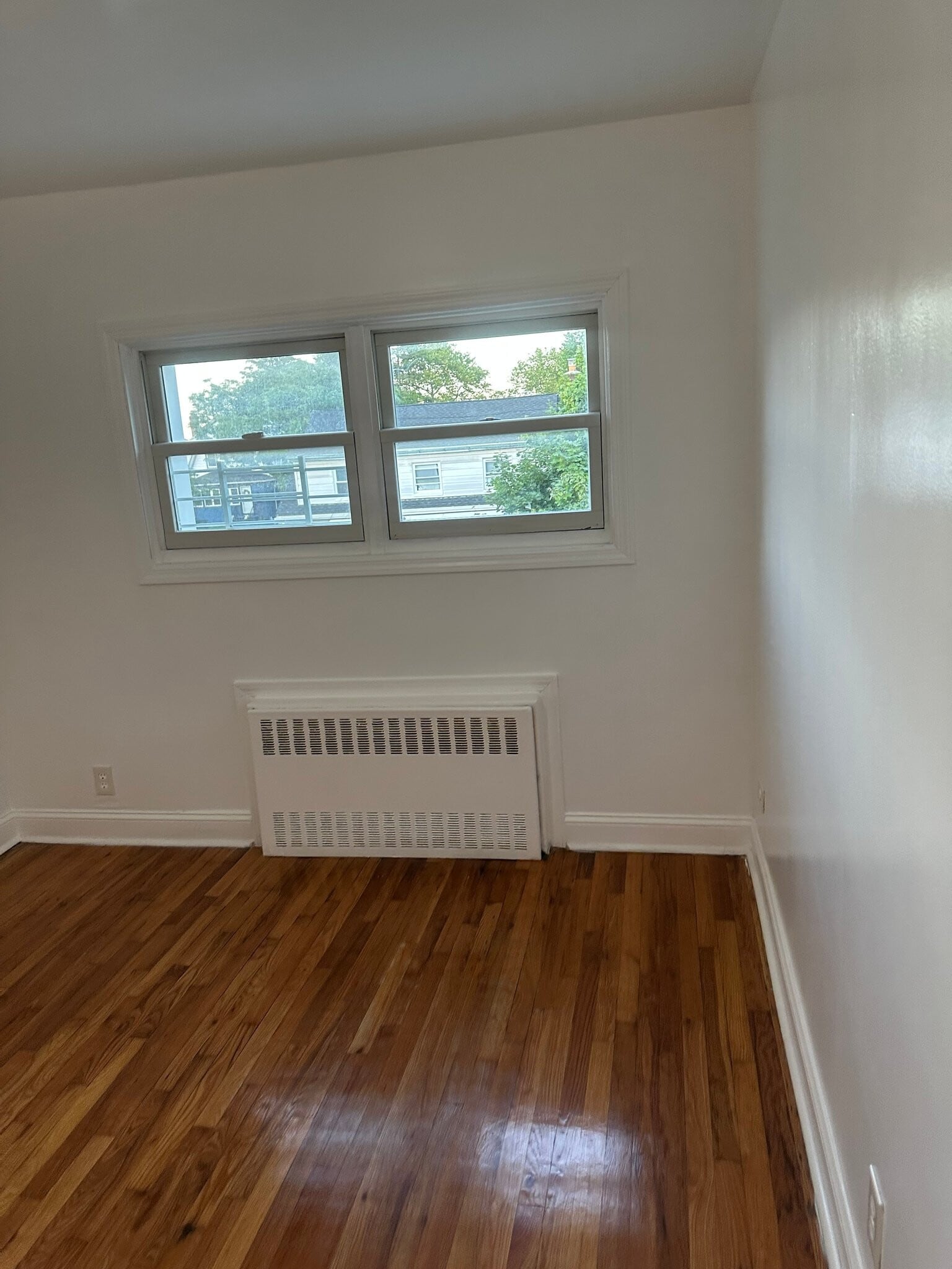 Building Photo - 103 E 218th St
