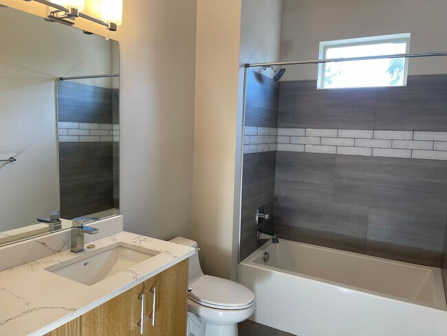 Building Photo - 5462 SE 57th Ave