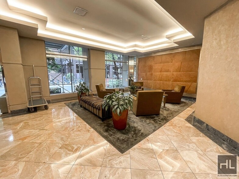 Building Photo - E 47TH ST