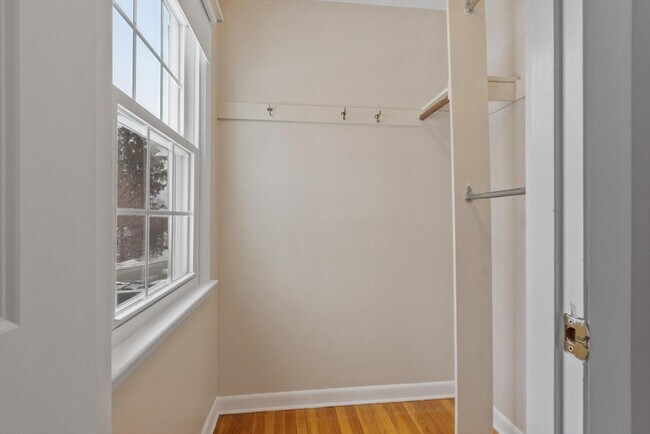 Building Photo - 20 Lovell St