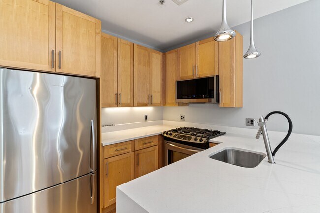 Building Photo - 70 Lincoln St