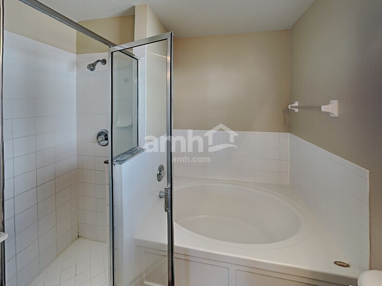 Building Photo - 12042 Butler Woods Cir