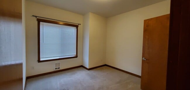 Building Photo - $500 Off 1st Month's Rent! 2 Bedroom Condo...