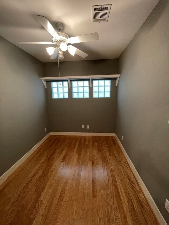 Building Photo - 9822 Samantha Suzanne Ct