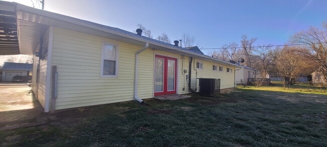 Building Photo - 11316 Lewis Ave