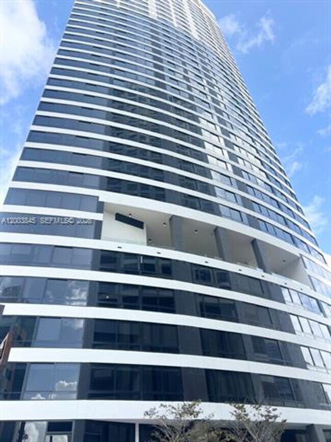 Building Photo - 225 N Miami Ave