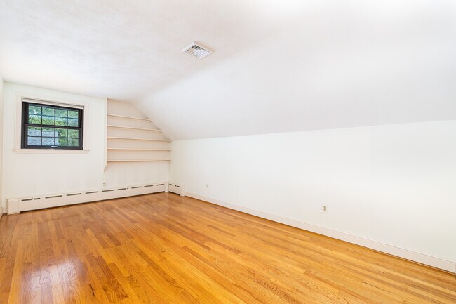 Building Photo - 171 Silver St