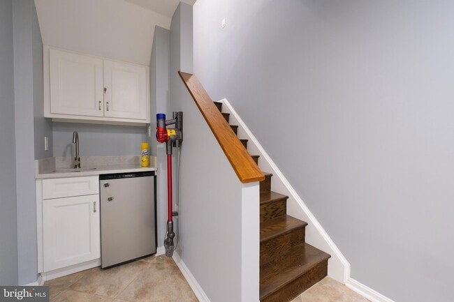 Building Photo - 3818 Vermont Ct