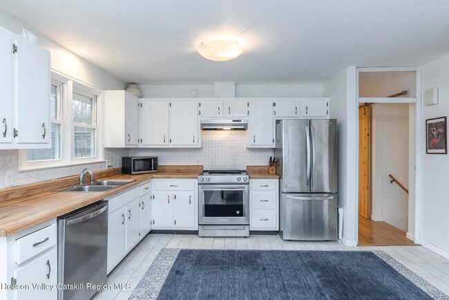 Building Photo - 15 Forestwood Dr