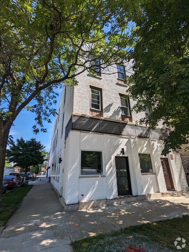 Building Photo - 1236 W Hubbard St