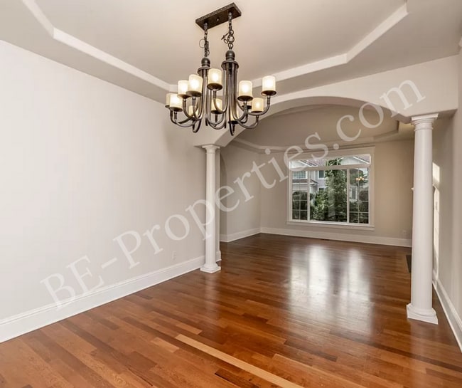 Building Photo - Beautiful Federal Way Home