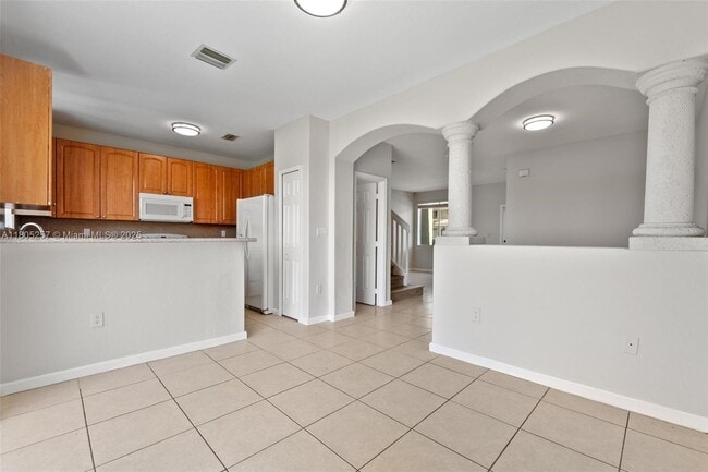 Building Photo - 1458 SE 24th Ct