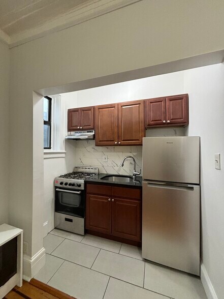 24 S Grove St C4 - 82 S Grove St