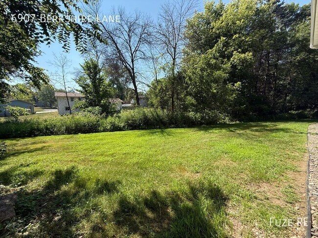 Building Photo - 6907 Berkshire Ln N