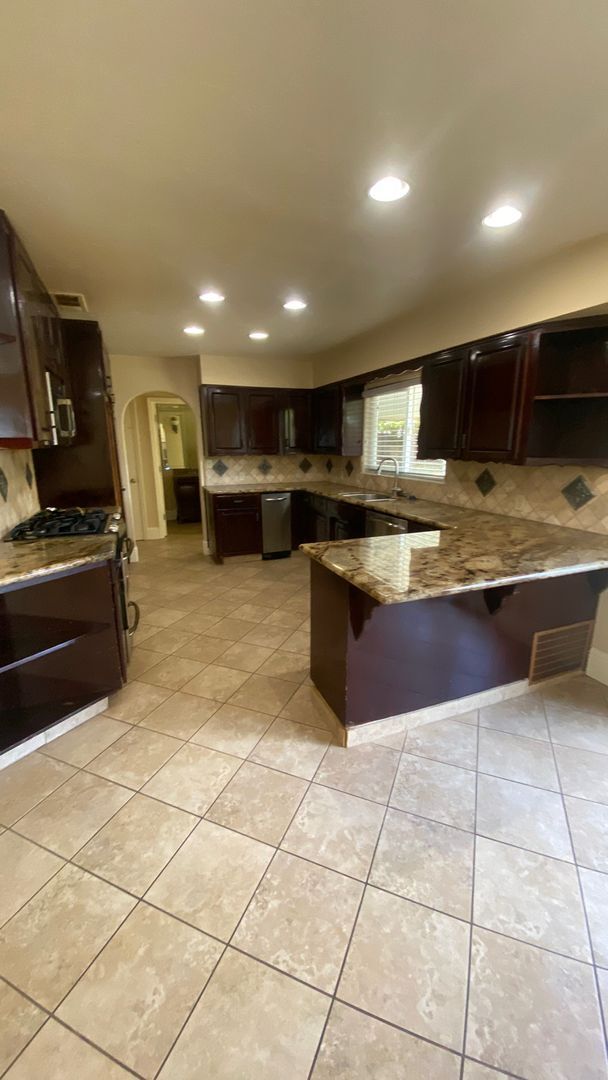 Building Photo - 352 Ohio Cir