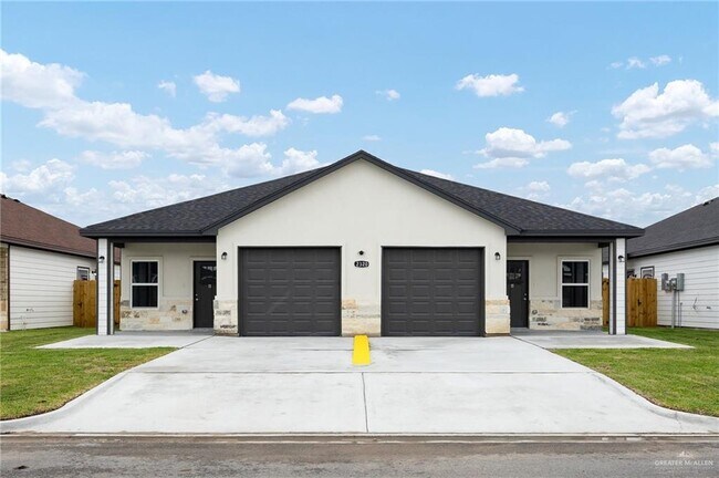 Primary Photo - 2320 N Vly Cir
