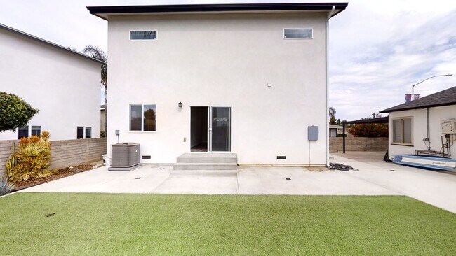 Building Photo - 4BD/2BA on Montezuma