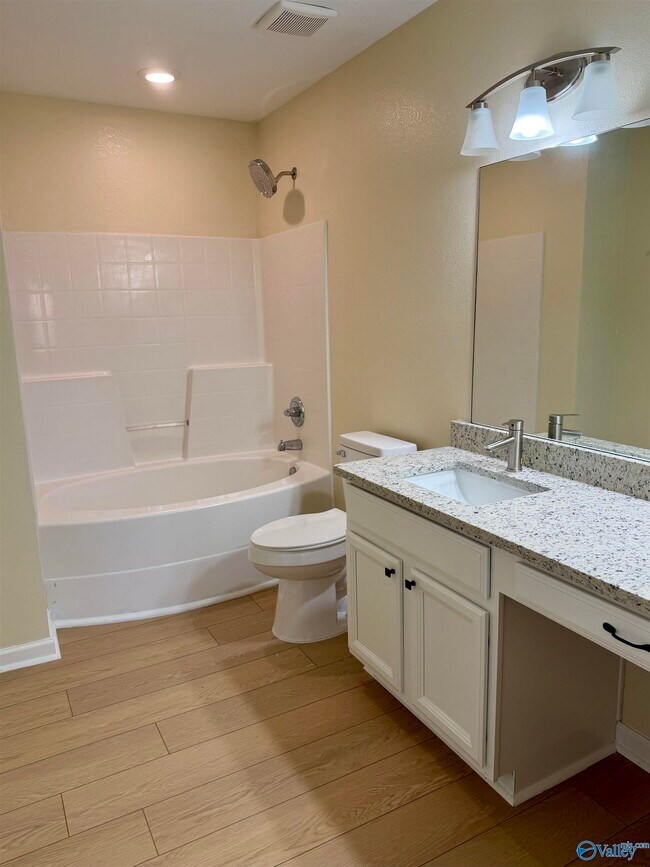 Building Photo - 226 Dormont Dr NE