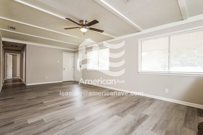 Building Photo - 904 Kirkland Dr