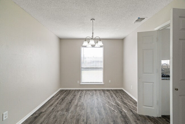 Building Photo - 3709 Bond St