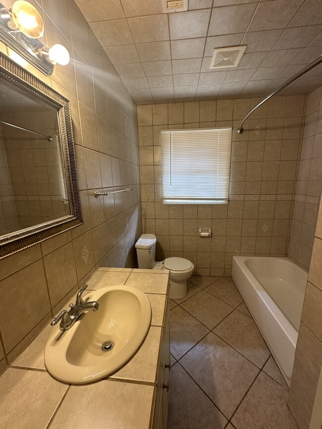 Building Photo - 1206 Tom Dee St