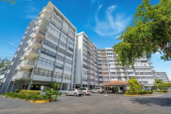 Building Photo - 1300 NE Miami Gardens Dr