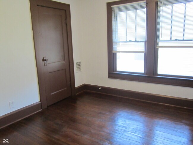 Building Photo - 3211 N Park Ave